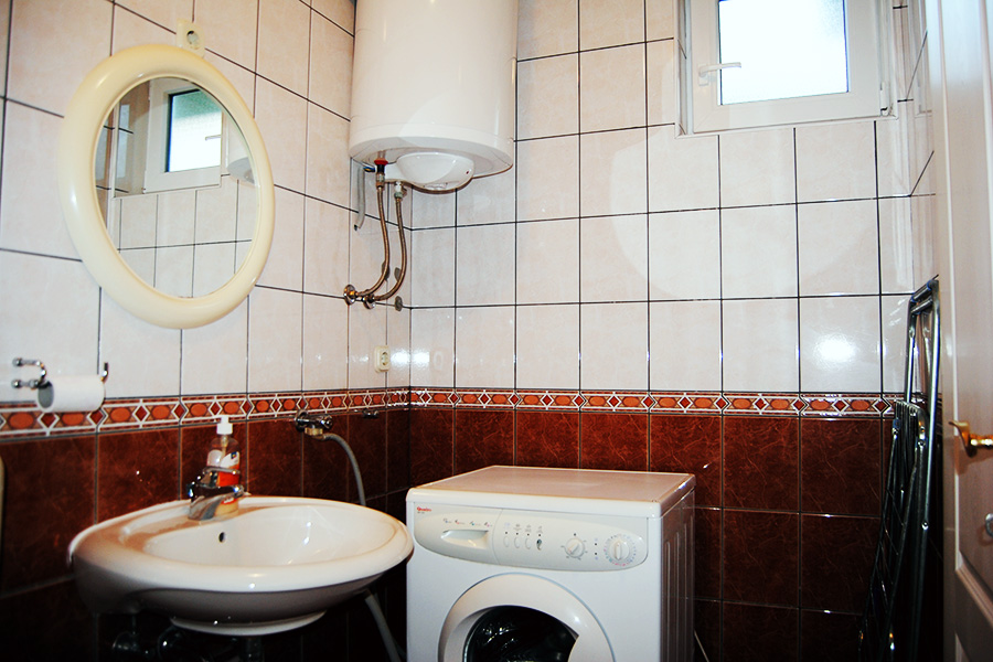 Studio - bathroom